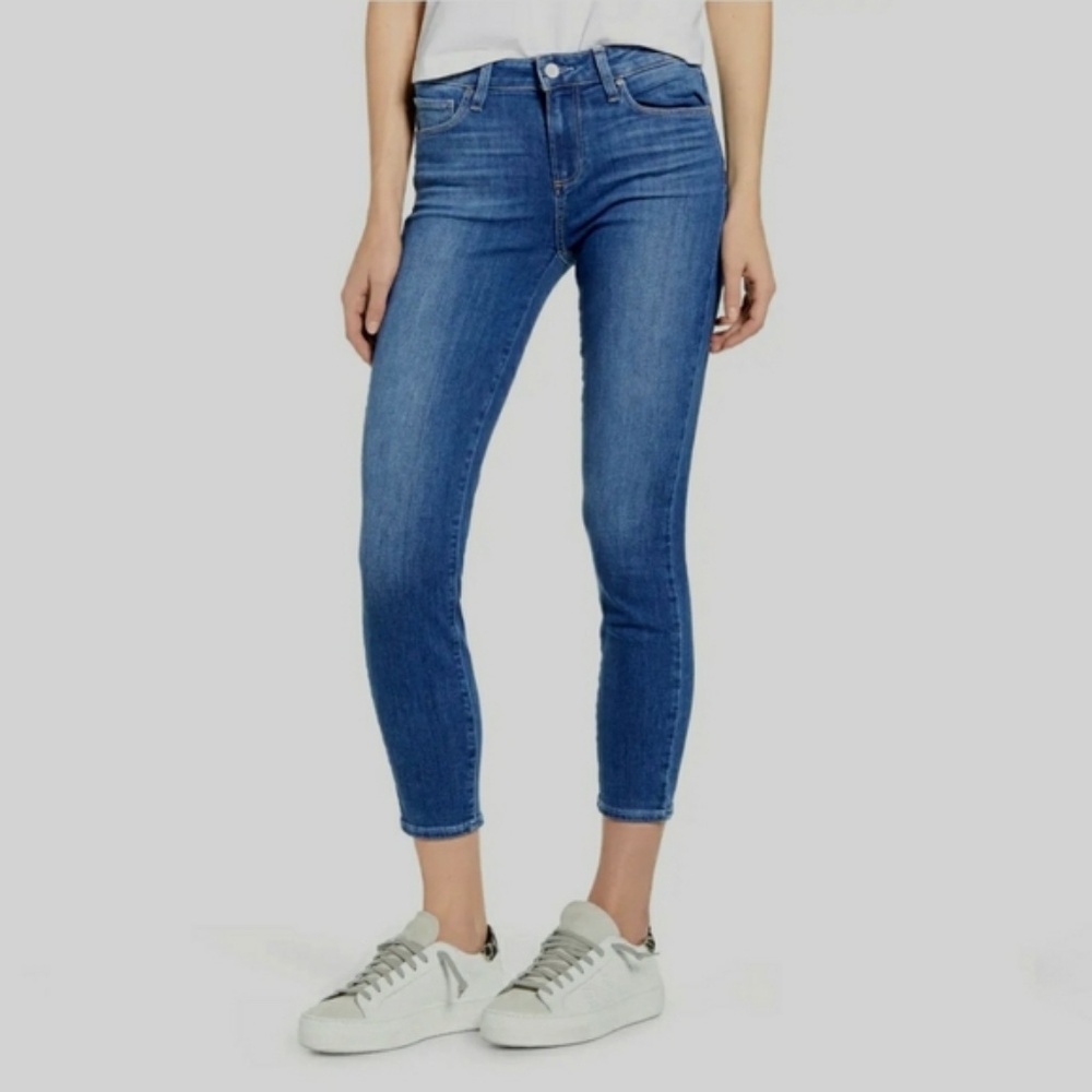 Paige VerdugoCropped Skinny Jeans.
